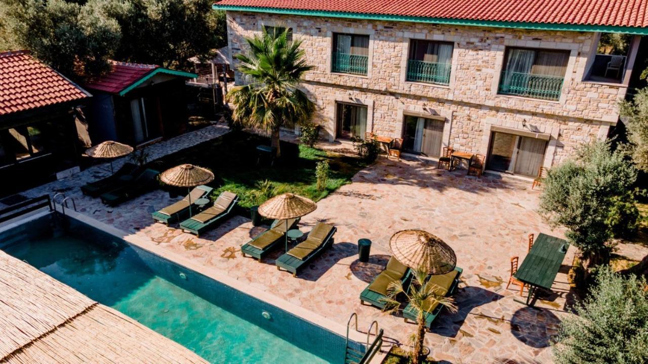 Serender Bungalov Bed & Breakfast Foça Bagian luar foto