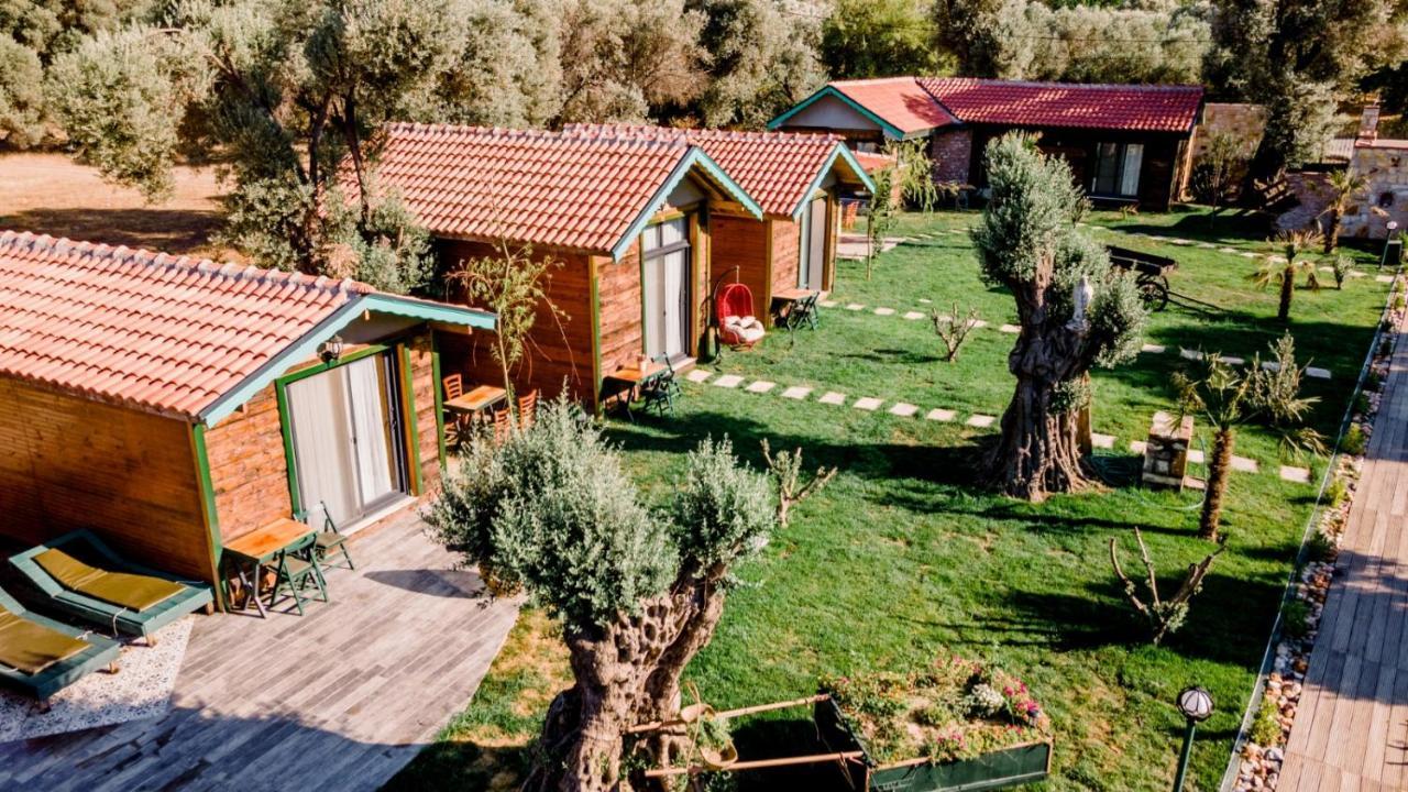 Serender Bungalov Bed & Breakfast Foça Bagian luar foto