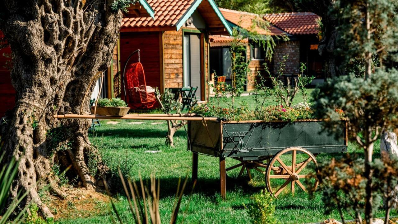 Serender Bungalov Bed & Breakfast Foça Bagian luar foto