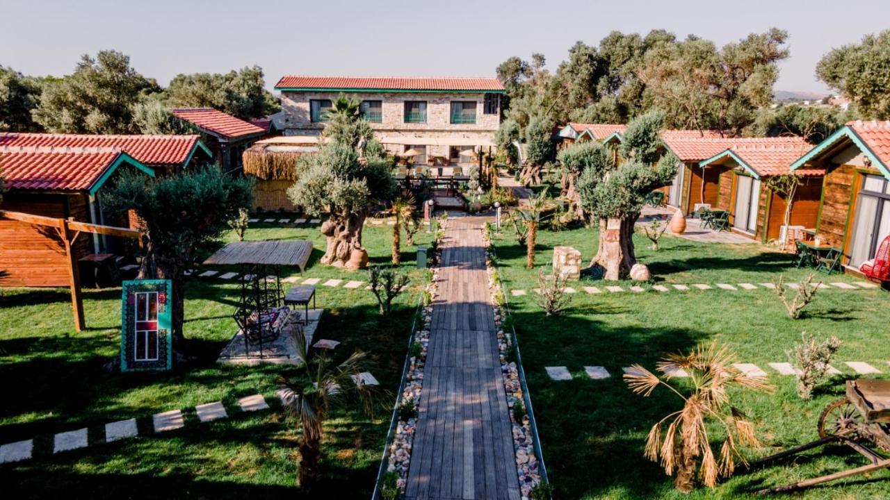 Serender Bungalov Bed & Breakfast Foça Bagian luar foto